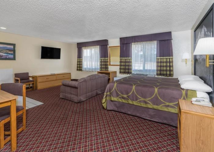 Super 8 By Wyndham Fountain