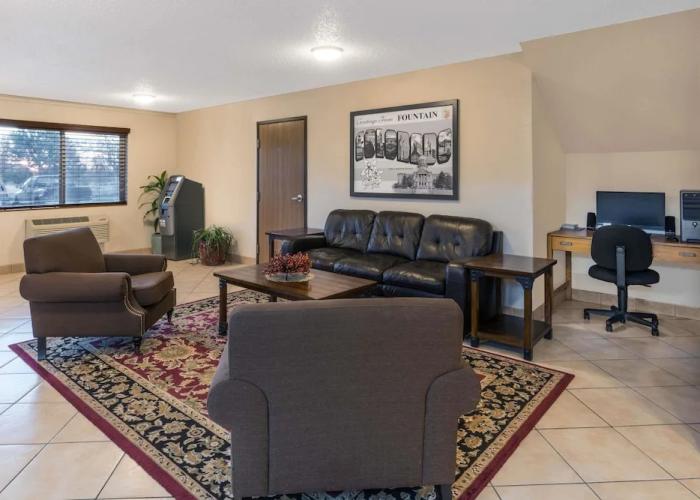 Super 8 By Wyndham Fountain