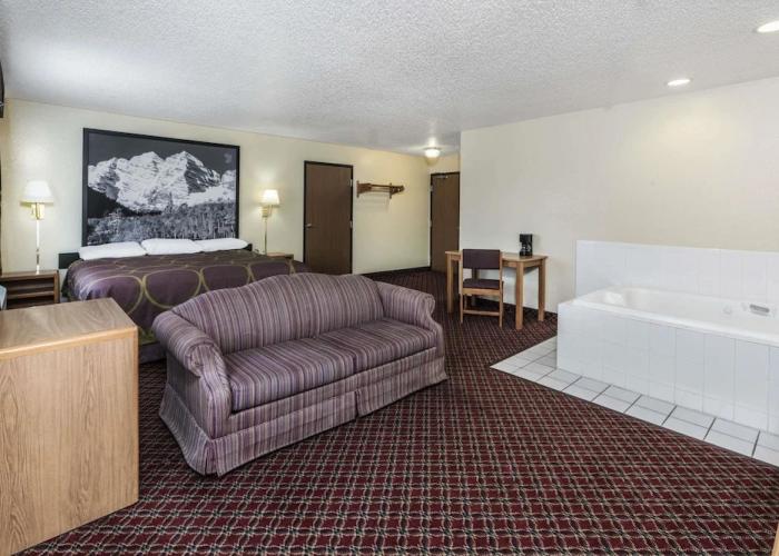 Super 8 By Wyndham Fountain