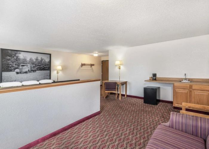 Super 8 By Wyndham Fountain