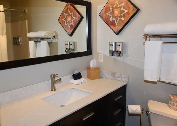 Wood River Inn & Suites