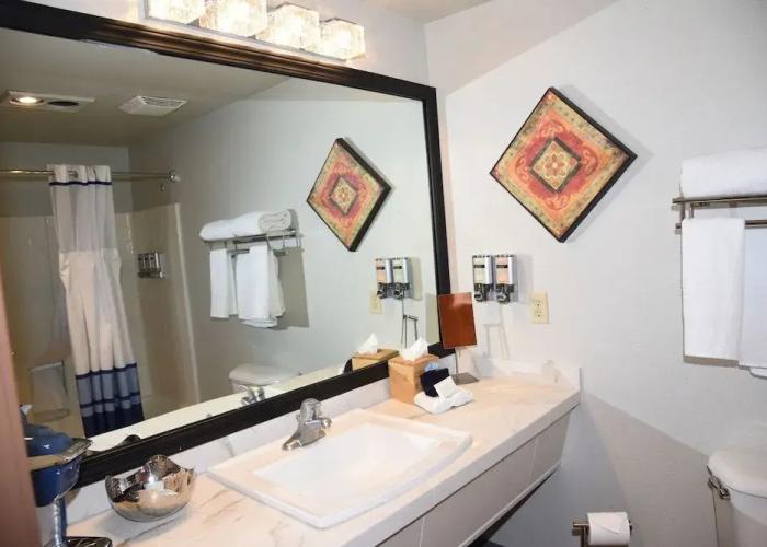 Wood River Inn & Suites