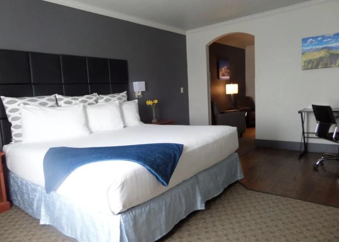 Wood River Inn & Suites