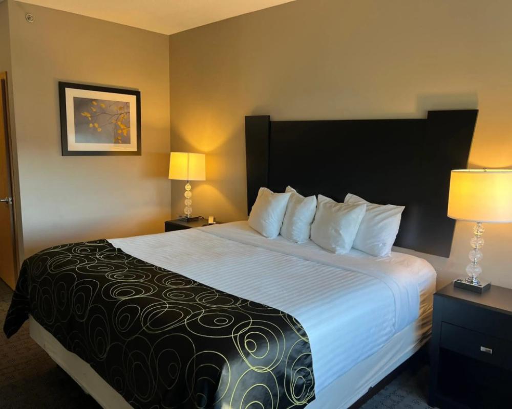 Okoboji Inn & Suites