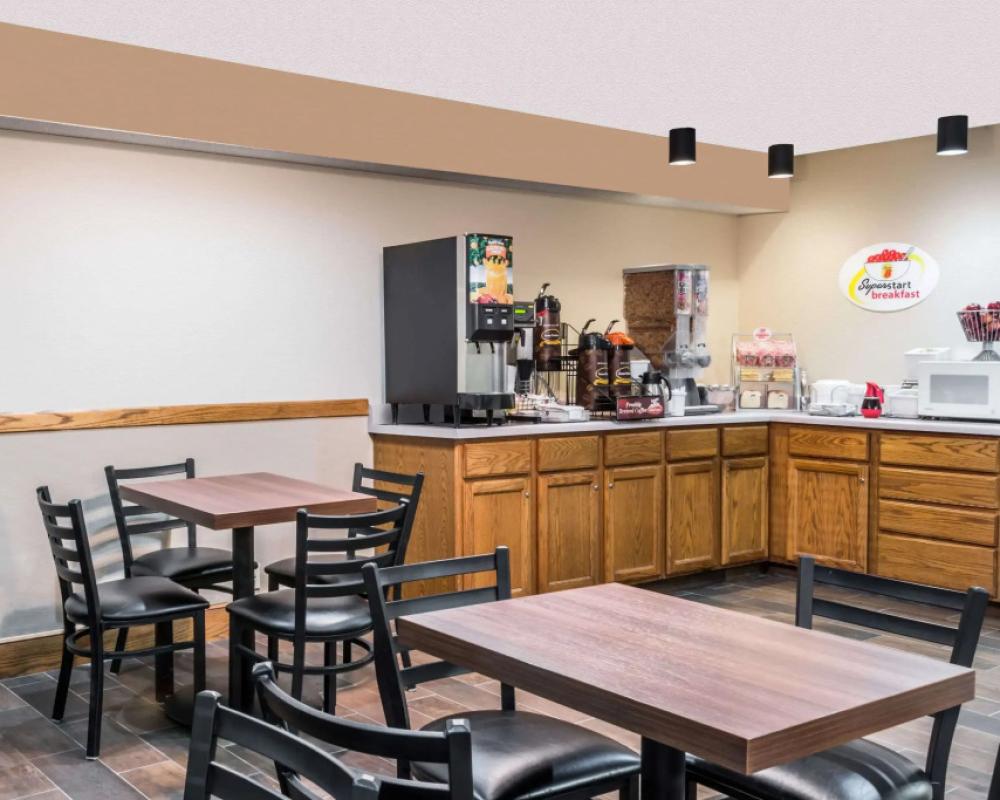 Super 8 by Wyndham Gardner