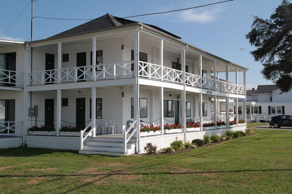 Bluebird Ocean Point Inn