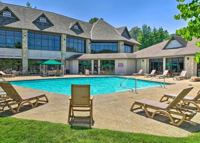 Screened Deck: Cozy Branson West Cabin!