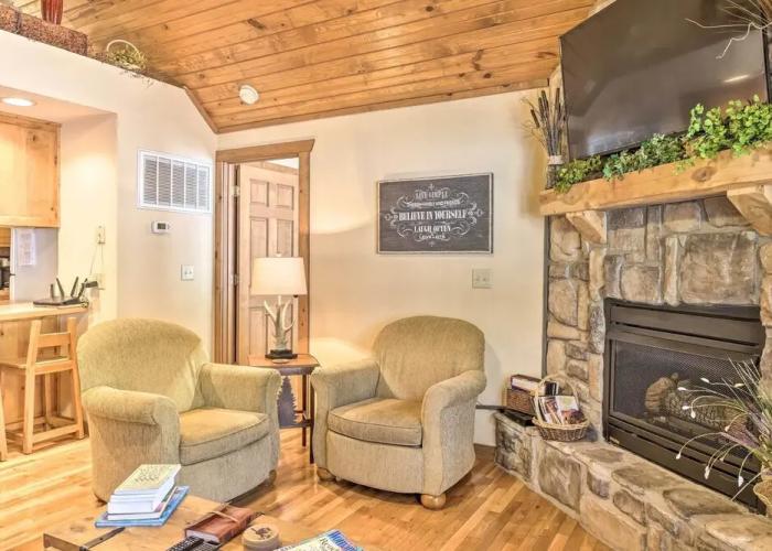 Screened Deck: Cozy Branson West Cabin!