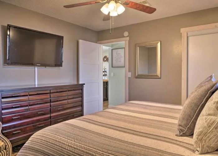 Ozark Mountain Condo ~ 2 Mi to Silver Dollar City!