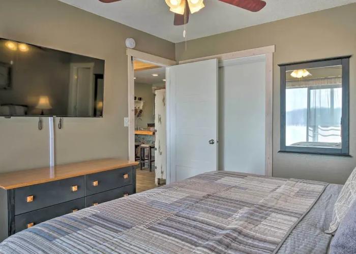 Ozark Mountain Condo ~ 2 Mi to Silver Dollar City!