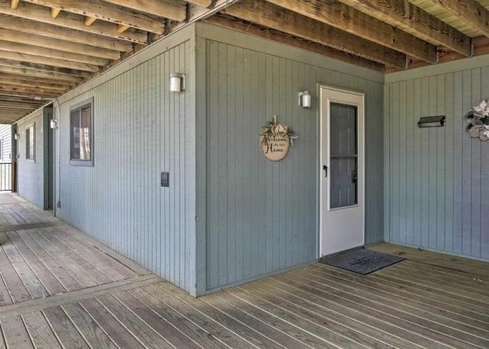 Ozark Mountain Condo ~ 2 Mi to Silver Dollar City!