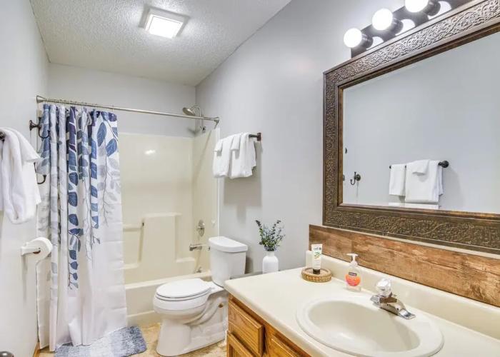 Family-friendly Condo: 1 Mi to Silver Dollar City!