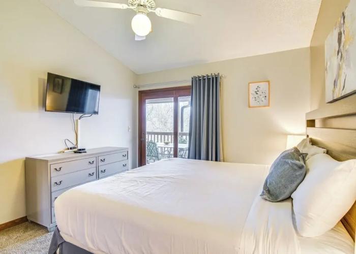 Family-friendly Condo: 1 Mi to Silver Dollar City!