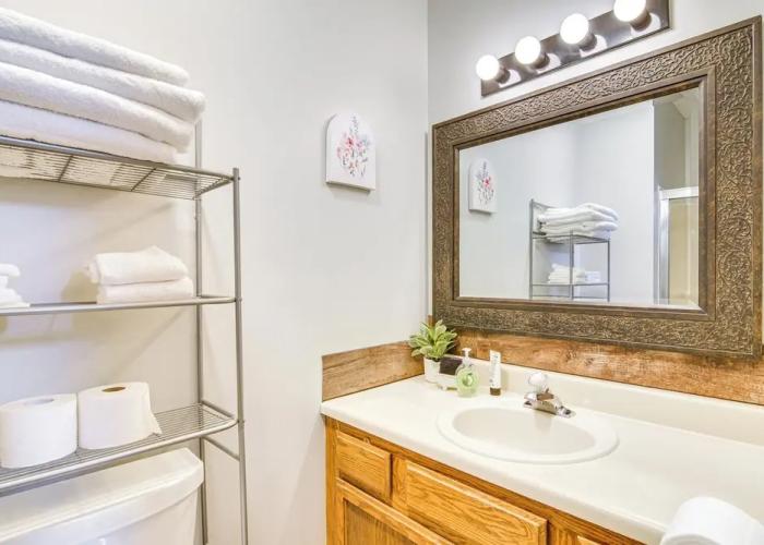 Family-friendly Condo: 1 Mi to Silver Dollar City!