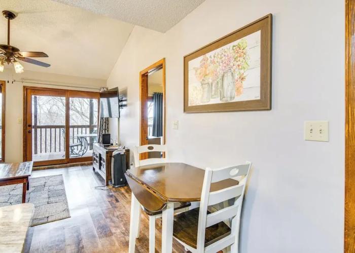 Family-friendly Condo: 1 Mi to Silver Dollar City!