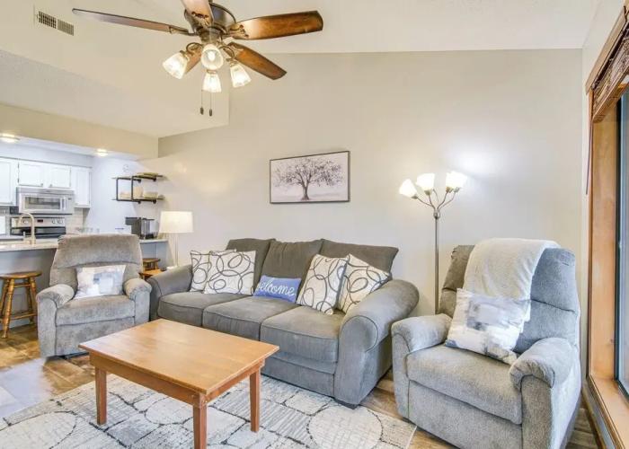 Family-friendly Condo: 1 Mi to Silver Dollar City!