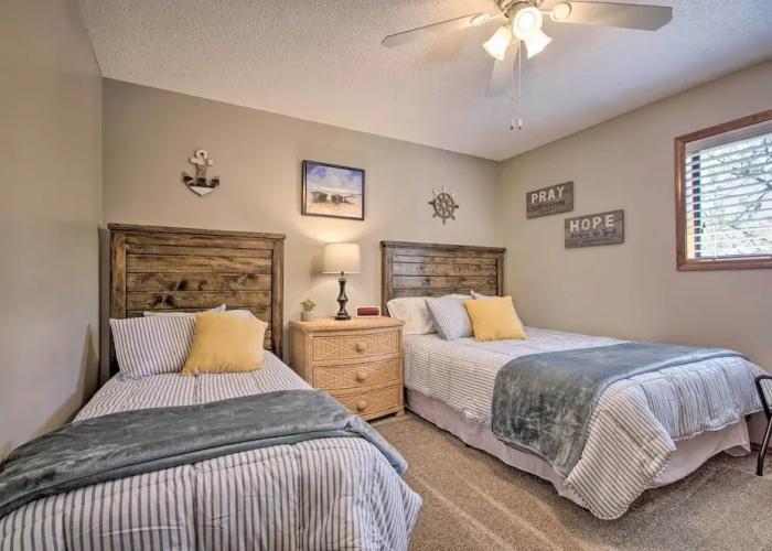 Cozy Branson Getaway ~ 2 Mi to Silver Dollar City!