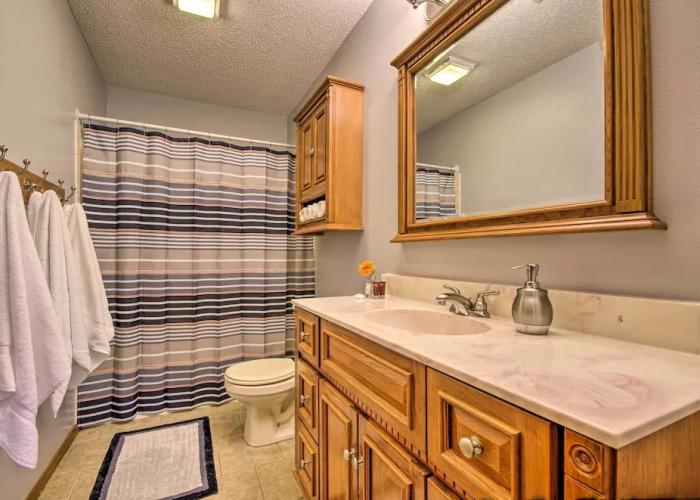 Cozy Branson Getaway ~ 2 Mi to Silver Dollar City!