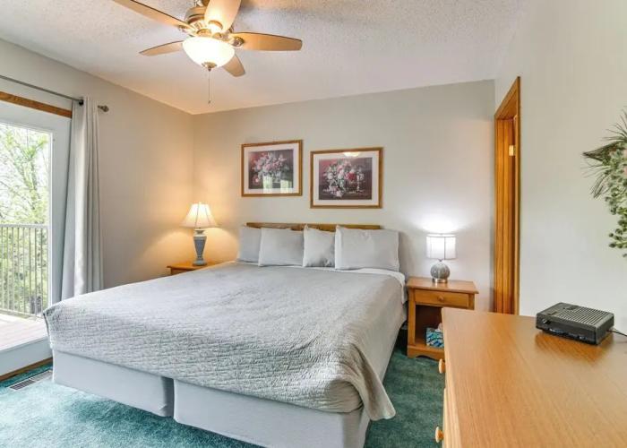 Cozy Branson Townhome 1 Mi to Silver Dollar City!