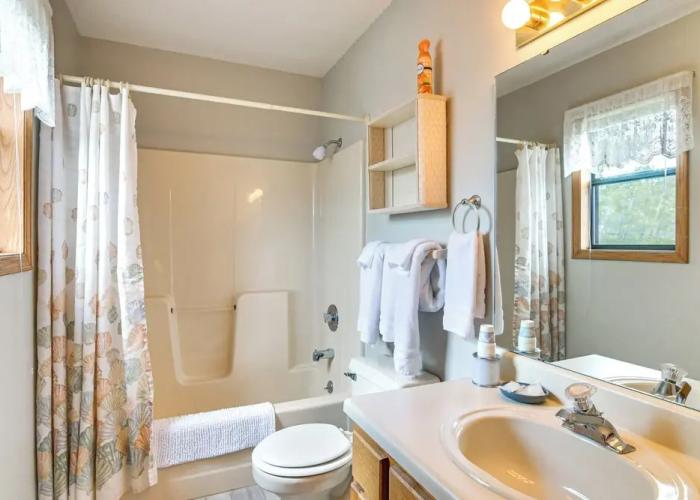 Cozy Branson Townhome 1 Mi to Silver Dollar City!