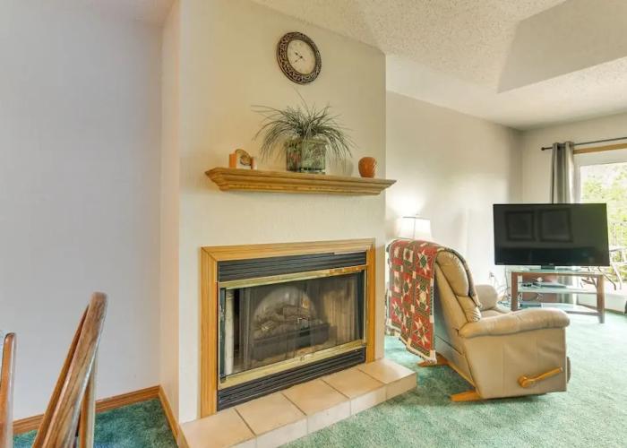 Cozy Branson Townhome 1 Mi to Silver Dollar City!