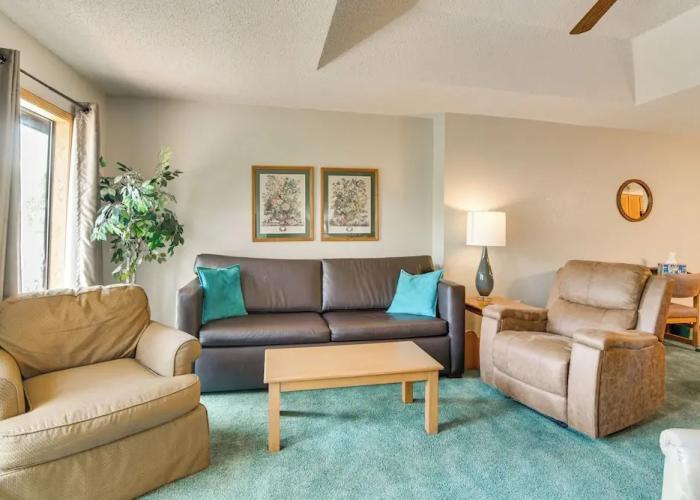 Cozy Branson Townhome 1 Mi to Silver Dollar City!