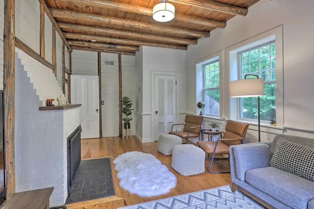 Charming Jaffrey Cottage w/ Deck & Grill!