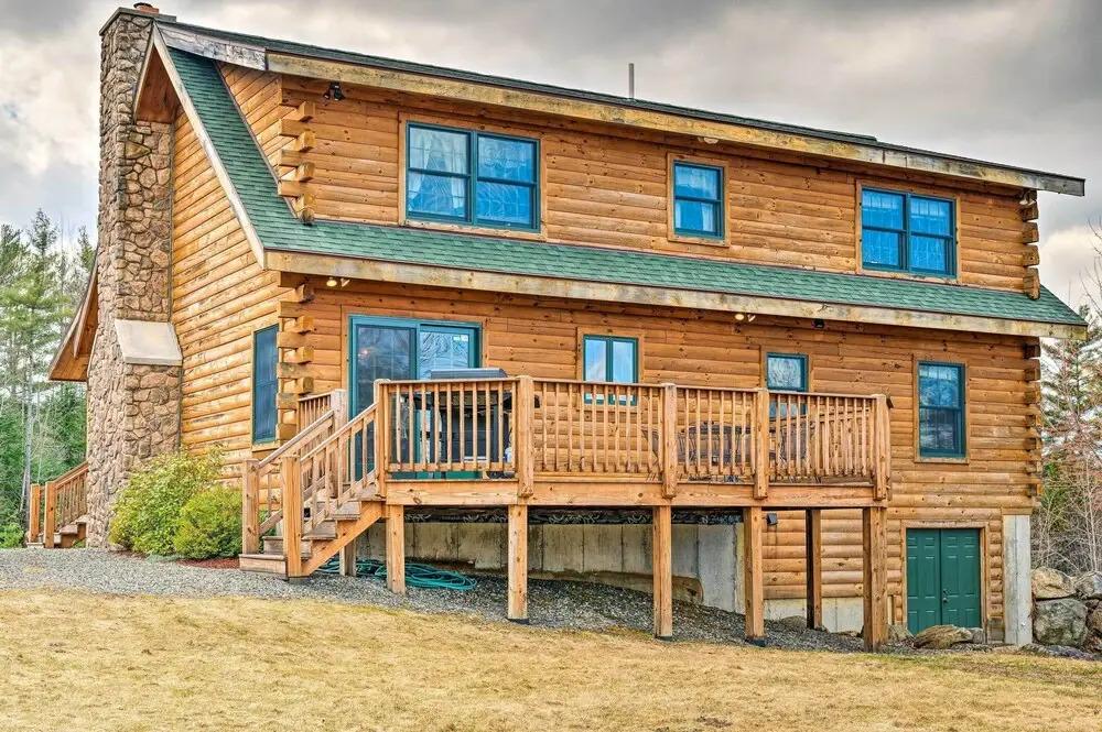 Carroll Log Cabin w/ Deck < 9 Mi to Bretton Woods!