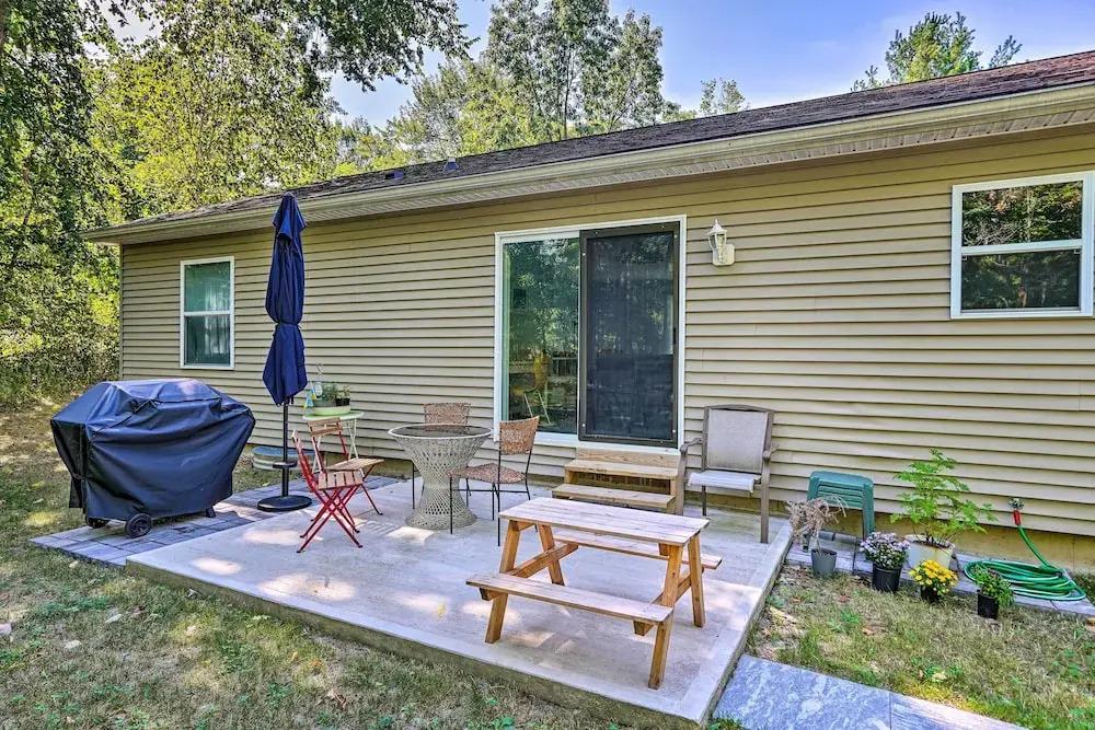 Peaceful Athens Retreat at Sleepy Hollow Lake