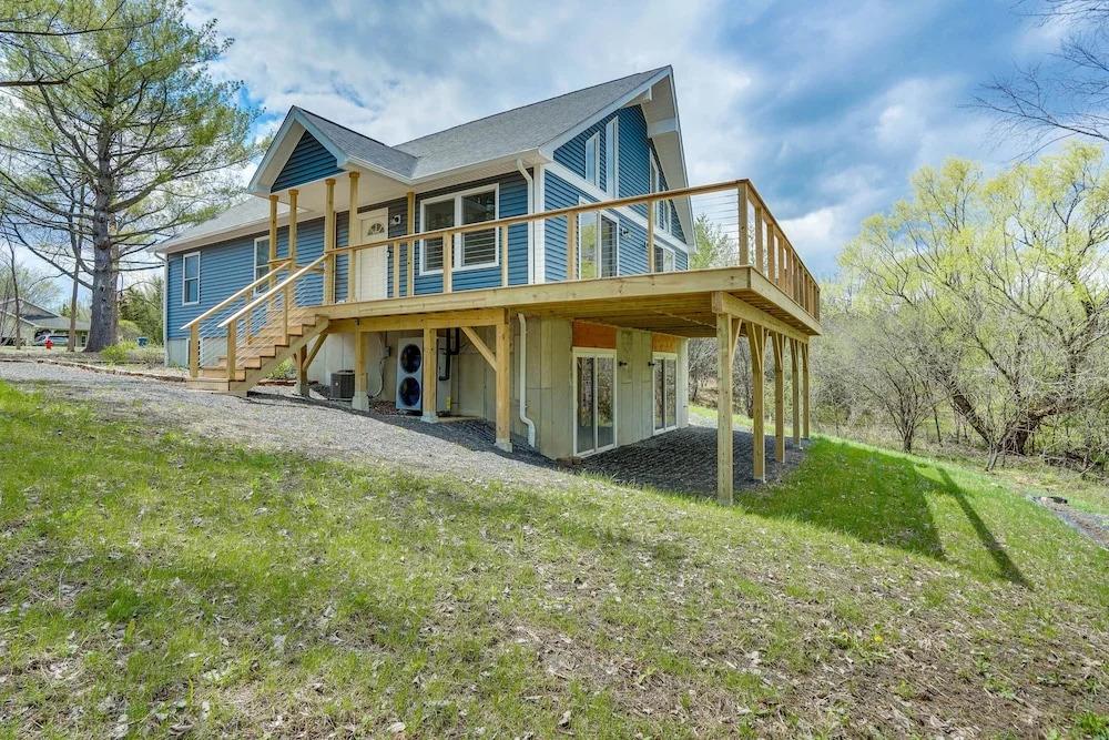 Sleepy Hollow Lake Home w/ Deck, Pool Access!