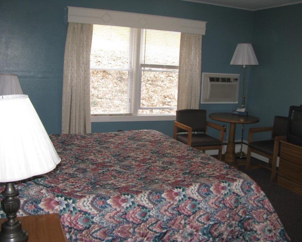 Colonial Inn & Creamery