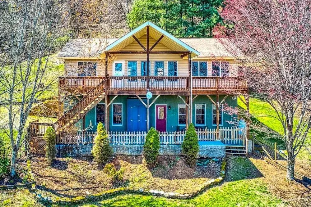 Pet-friendly Waynesville Retreat w/ Hot Tub!