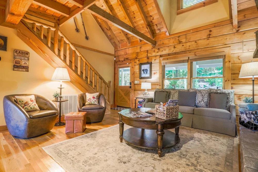 Cozy Retreat w/ Deck & Sapphire Resort Access!