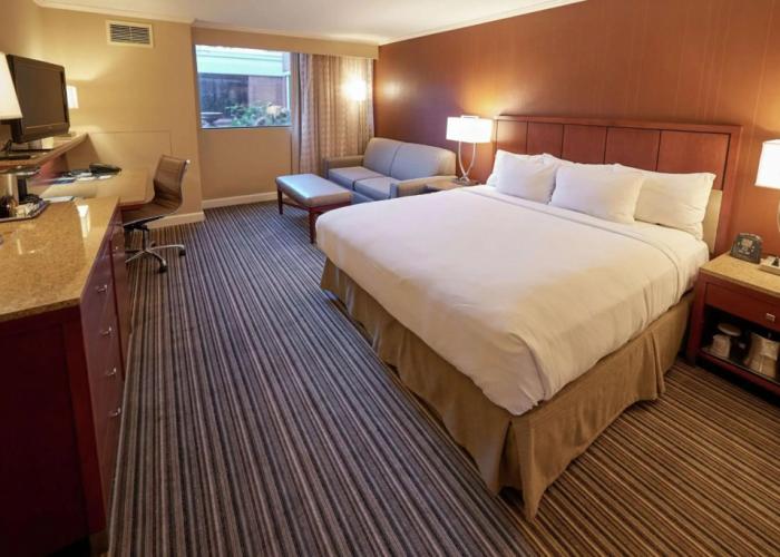 DoubleTree by Hilton Akron Fairlawn