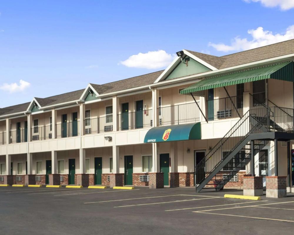 Super 8 by Wyndham Mifflinville Near Bloomsburg