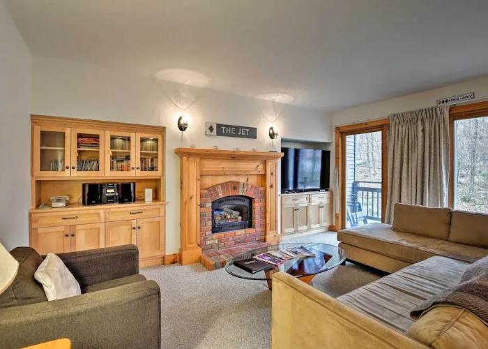 Ski-in Resort Family Condo w/ Deck at Jay Peak!