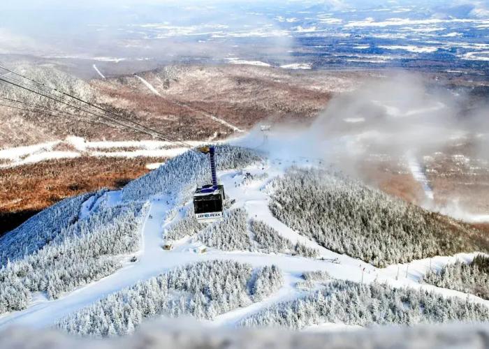 Inviting Ski-in/ski-out Condo at Jay Peak Resort!