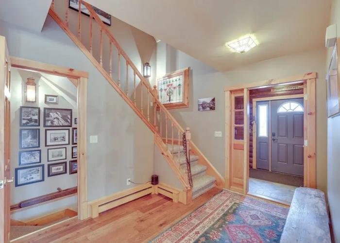 Ski-in/ski-out w/ Sauna in Jay Ski Peak Resort!