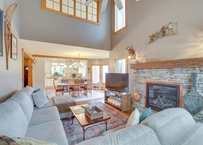 Ski-in/ski-out w/ Sauna in Jay Ski Peak Resort!