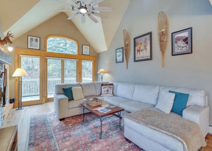 Ski-in/ski-out w/ Sauna in Jay Ski Peak Resort!