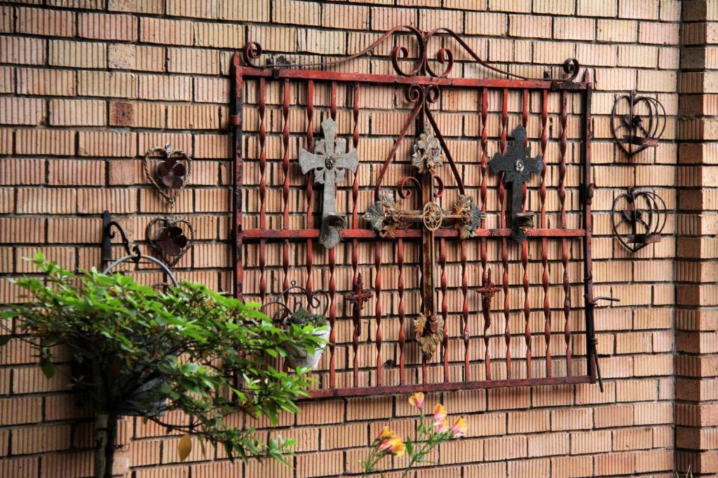 Del Roza Guest House