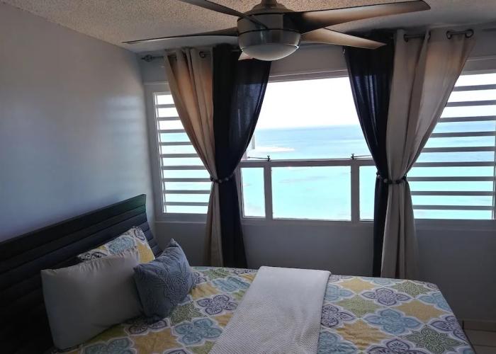 Breezy Beachfront apt. View of Paradise