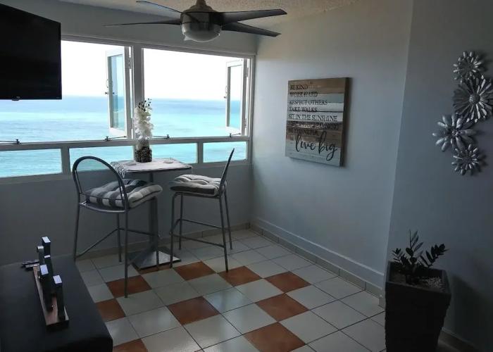 Breezy Beachfront apt. View of Paradise