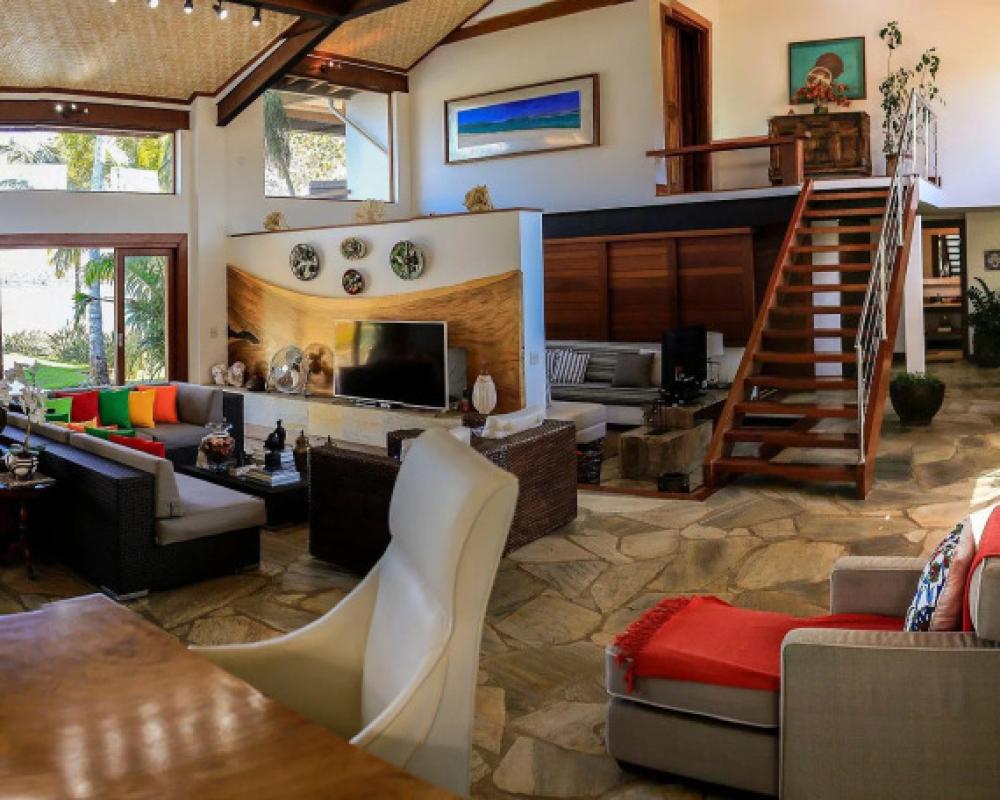 Mansão Exuberante Pé na Areia Ferradura