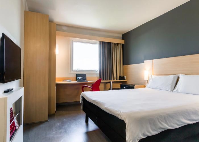ibis Marilia