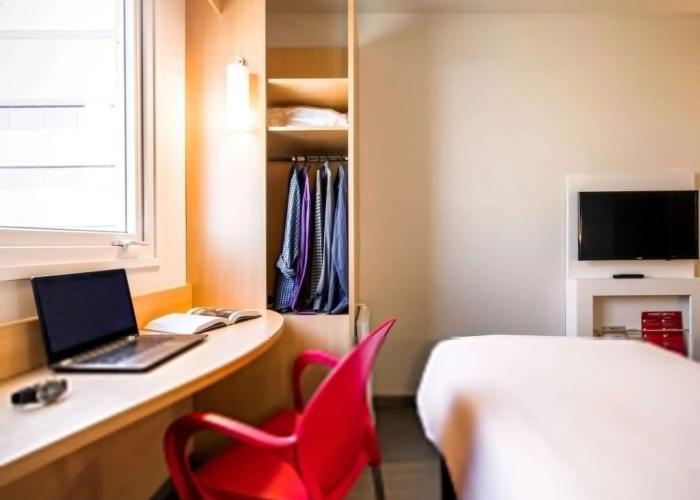 ibis Marilia