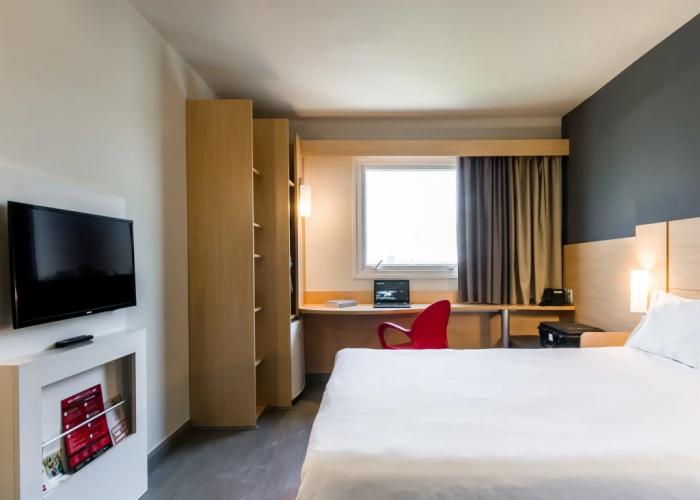 ibis Marilia