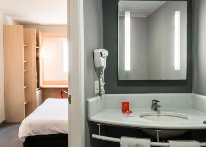 ibis Marilia
