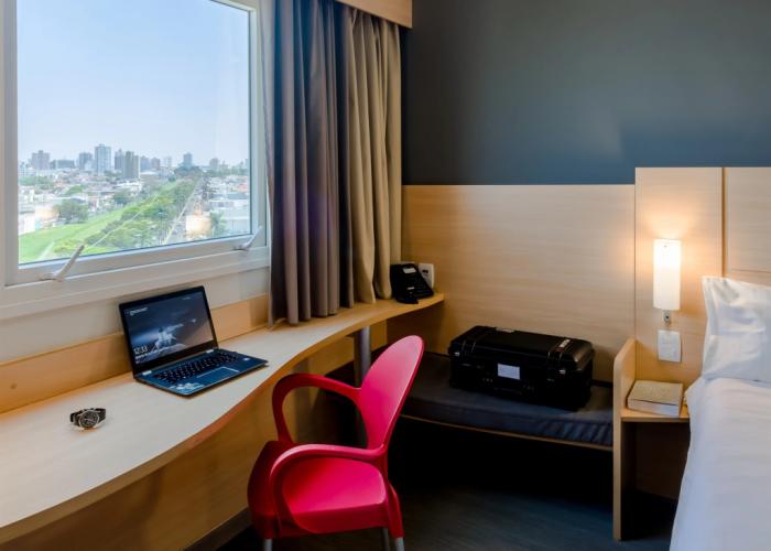 ibis Marilia