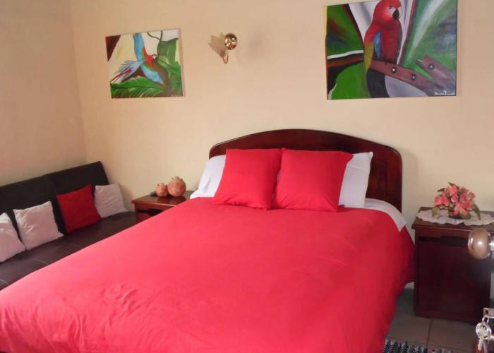 La Casa Amarilla